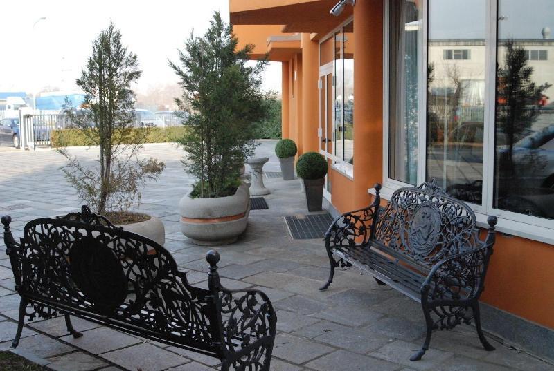 Hotel Verdina Volpiano Bagian luar foto