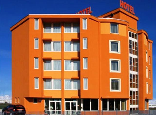 Hotel Verdina Volpiano Bagian luar foto